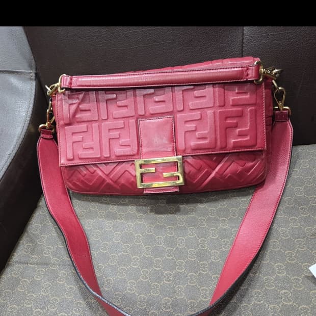 펜디 엠보 바게트 숄더