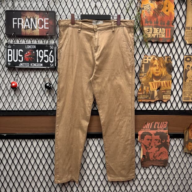 칼하트 윕 코튼 치노 팬츠 후면 포켓 로고 포인트 베이지