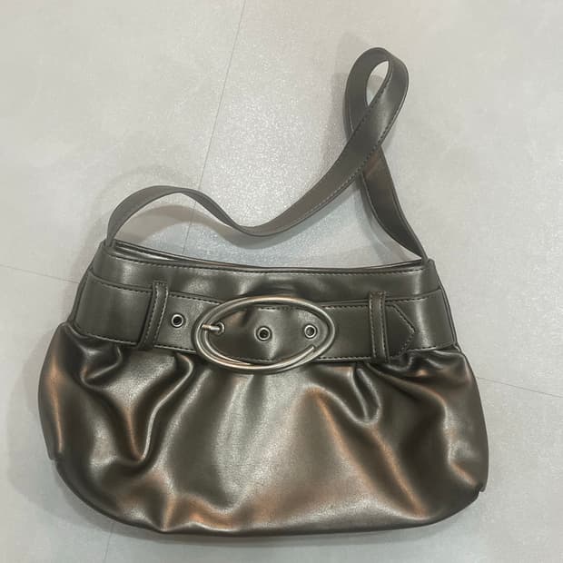 큐리티 C BELTED HOBO BAG_SILVER