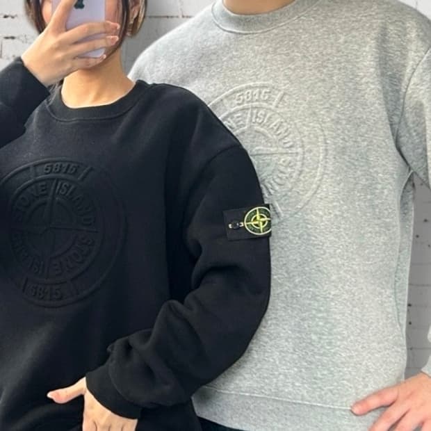 스톤아일랜드 엠보 로고 맨투맨