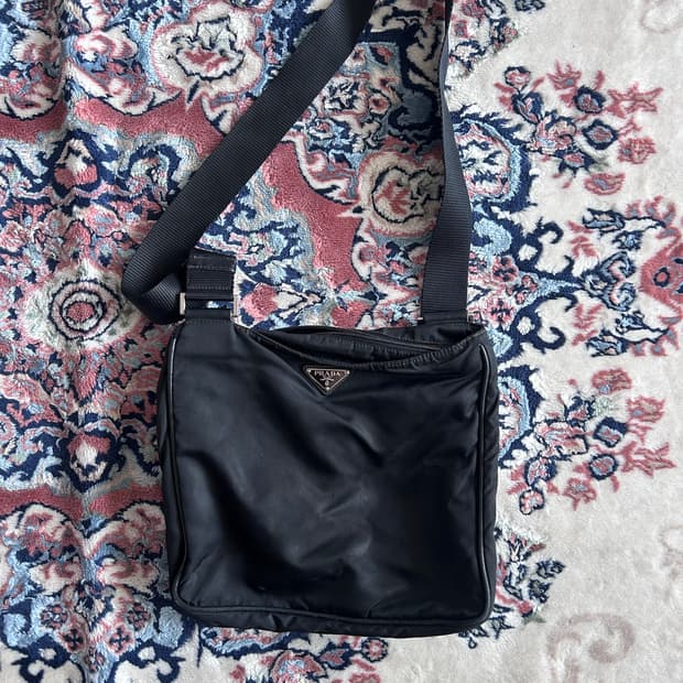 프라다 메신저백 