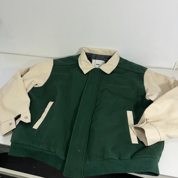 100 OWN 다크그린 바시티자켓