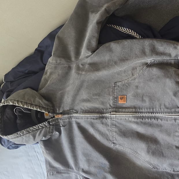 칼하트 j130 gvl 팝니다