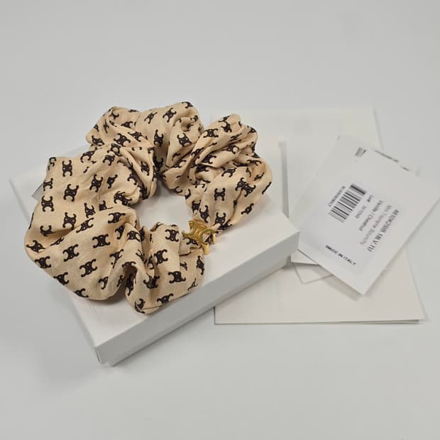 셀린느 트리오페 로고 실크 스크런치