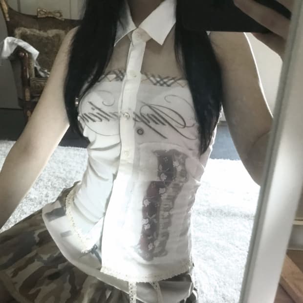 Script & Lace Trim Collar Cut Sleeveless