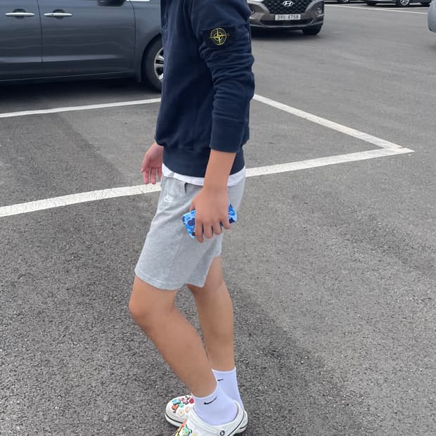 스톤아일랜드 반집업 맨투맨