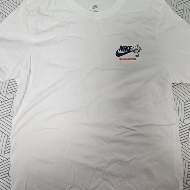 나이키 화이트 그래픽 반팔 2xl