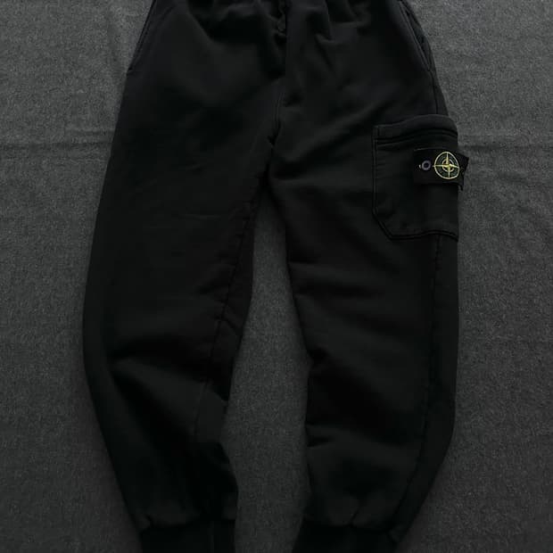 스톤아일랜드 와펜 조거팬츠 블랙