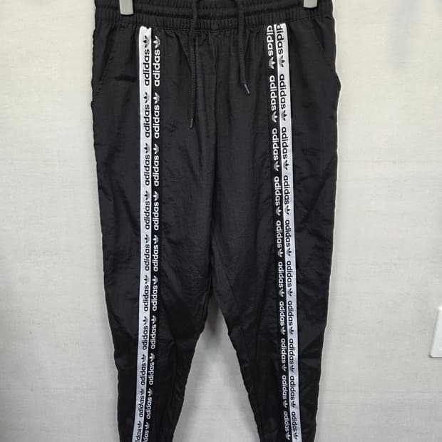 아디다스 테이프로고 우븐 트랙팬츠 L