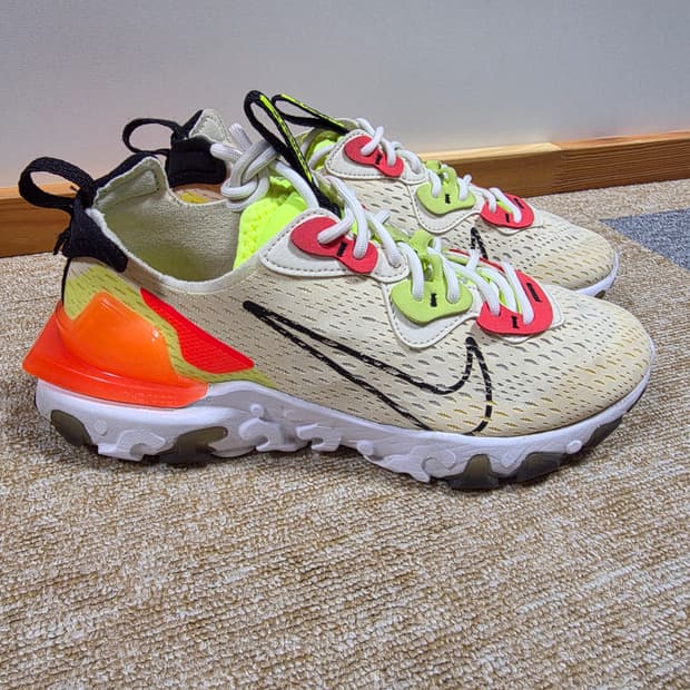 나이키 우먼스 리액트 비전 [250mm]