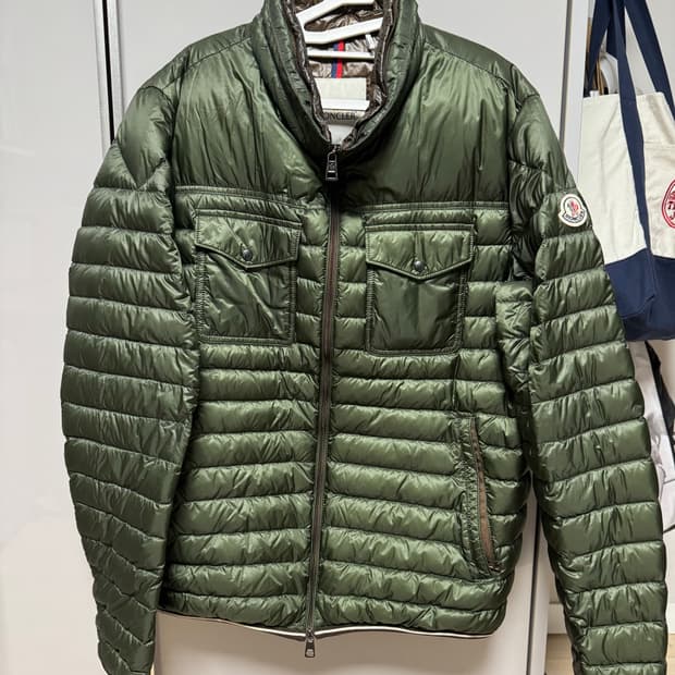 몽클레어 경량패딩 