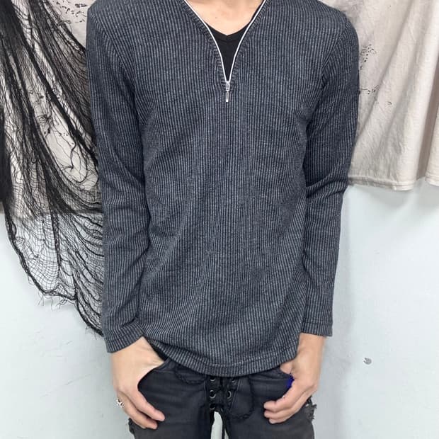 Minimal Design Zip Detail Sleeve