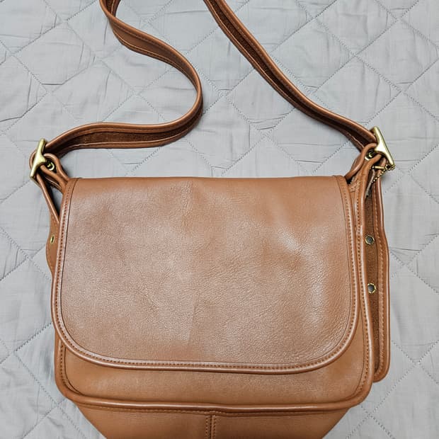 올드코치 크로스백 tan