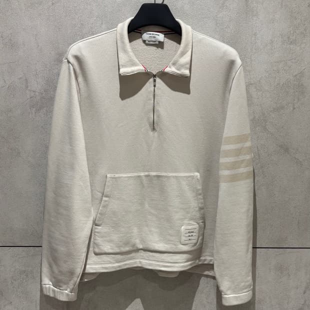 A+ / 3 (100~) 톰브라운 사선완장 하프집업 맨투맨 아이보리