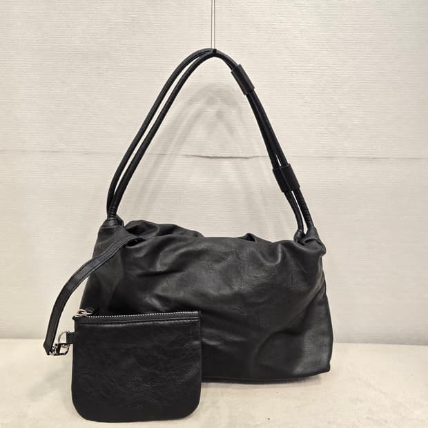 거의새거) 오브히 OVHEE 24년 블랙 숄더백