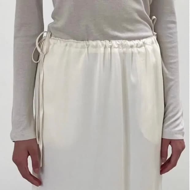 오브네어 실키 스트링 스커트 아이보리