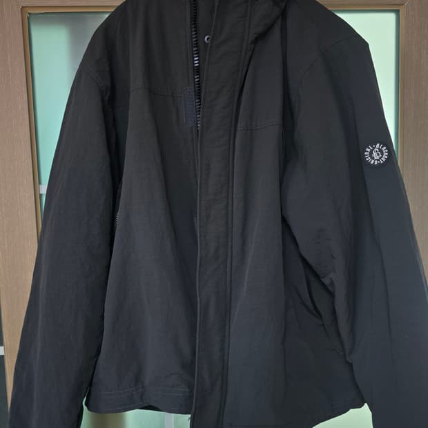 L] 블랙아웃 리버서블 후드 마운틴 파카