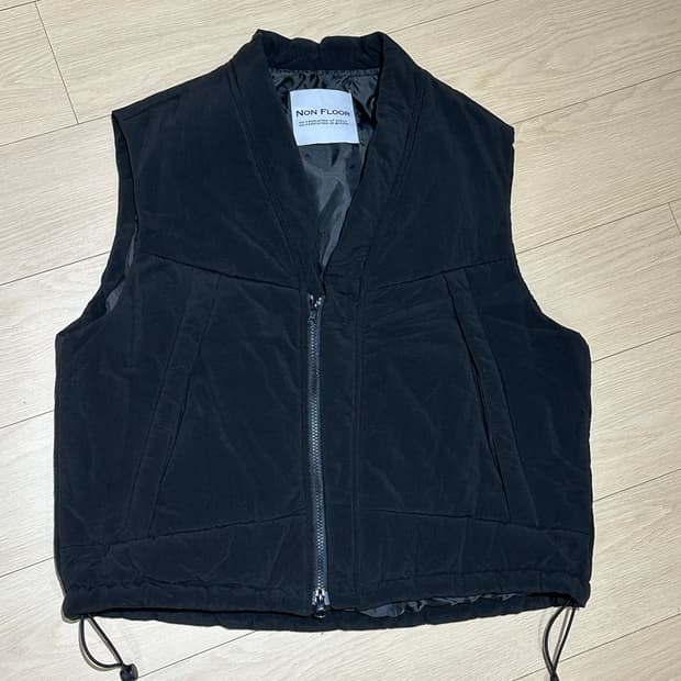 논플로어 베스트 M 조끼 블랙