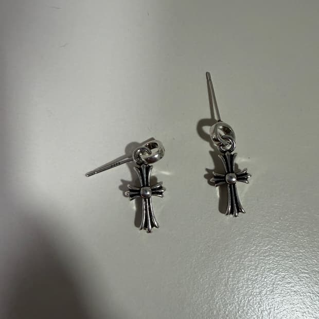 크롬하츠 타이니 크로스 드롭 이어링