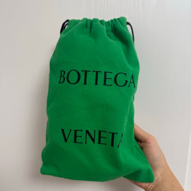 보테가베네타 미니 카세트백