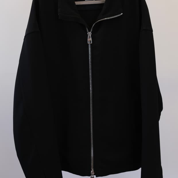 맥퀸 비스코스 블랙 52 사이즈 자켓 판매합니다.