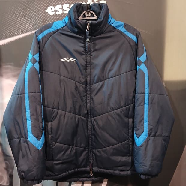 엄브로 올드스쿨 점퍼