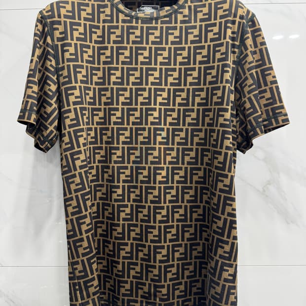 펜디 티셔츠 M사이즈