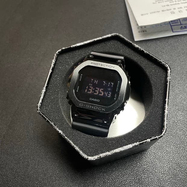 지샥 GM5600UB-1DR 시계 주우재시계