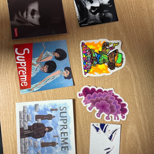 슈프림 시즌 스티커 