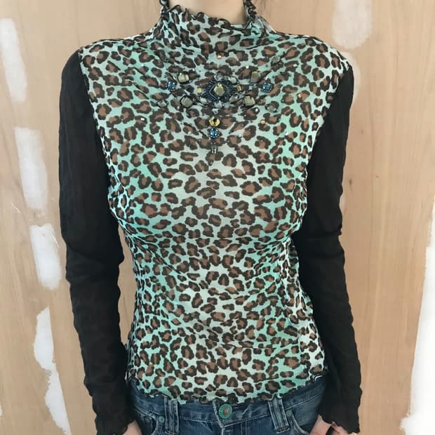 vintage blue pattern mash top