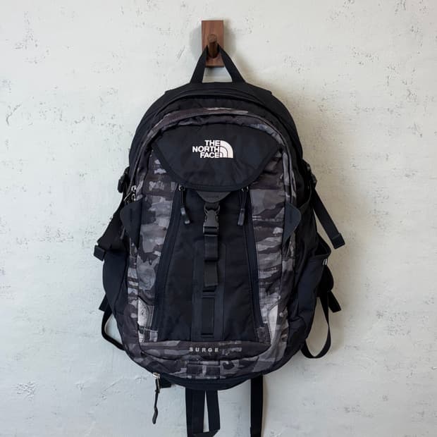 노스페이스 서지 백팩 블랙 카모