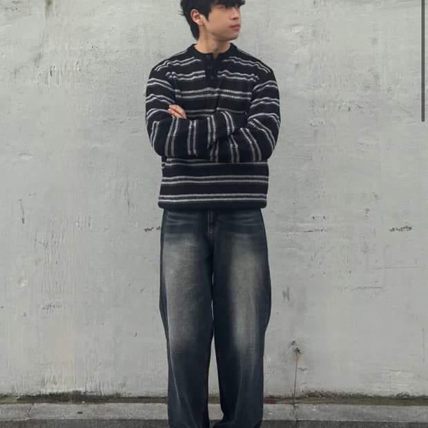 LEIRE 스트라이프 헨리넥 니트  거의새상품