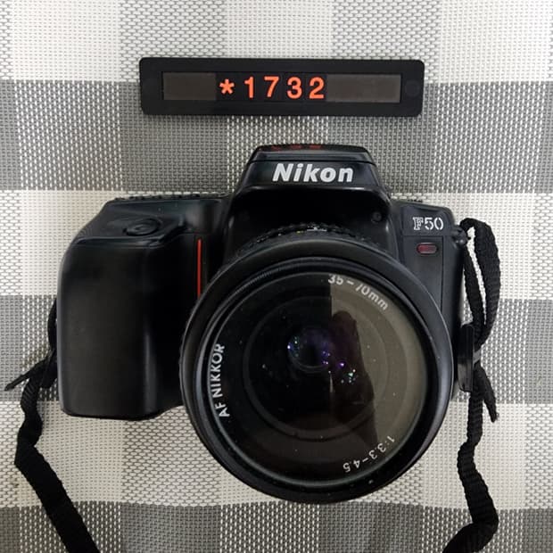 니콘 F 50 필름카메라 35-70미리 줌렌즈