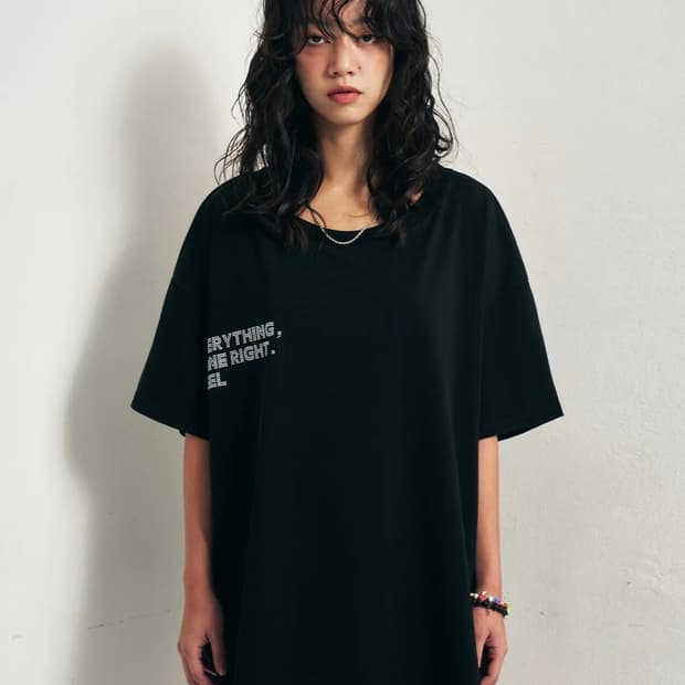 YEEL Y. STUDDED OVERSIZED T-SHIRT BLACK