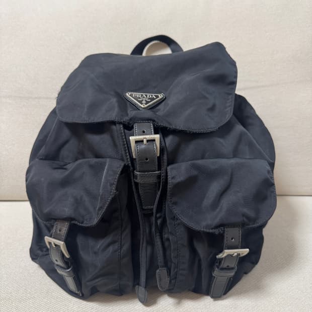 프라다 벨라 백팩 미디움