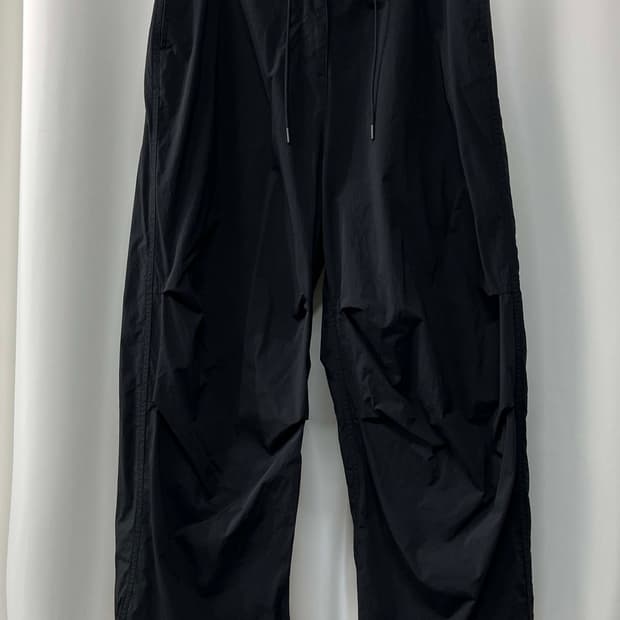 무신사 스탠다드 파라프루퍼 나일론 팬츠