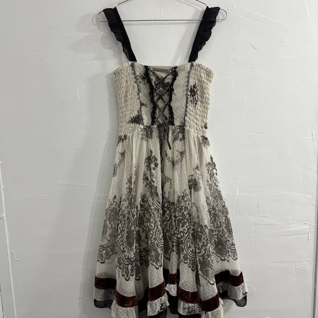 axes femme lovely eyelet dress