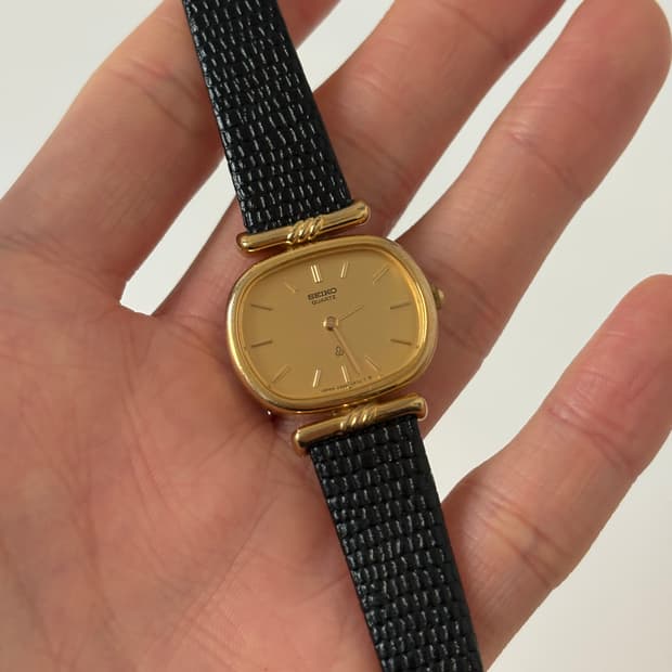 1980s Gold Oval Ladies Quartz