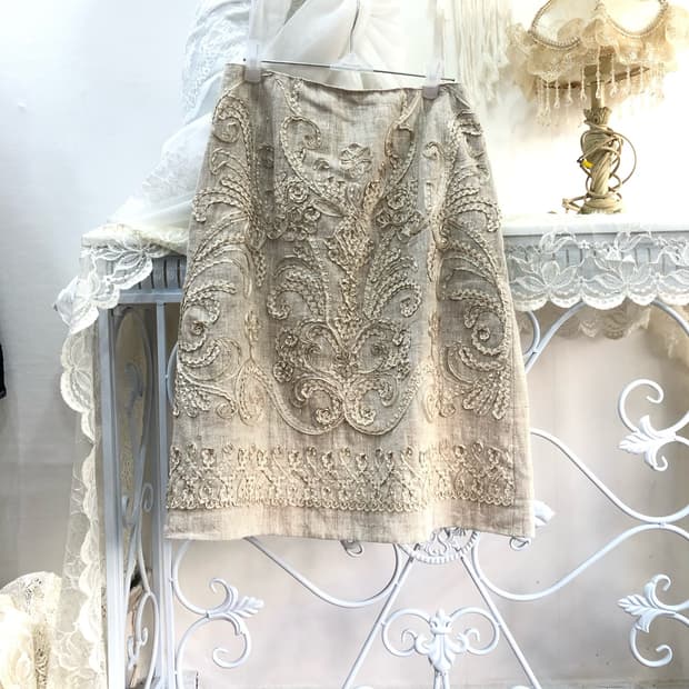 ivory renaissance embroidered midi sk