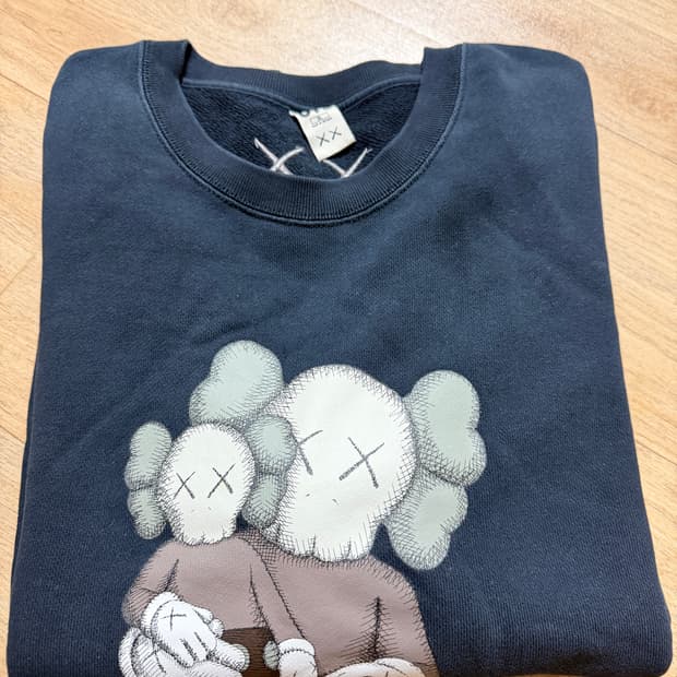 유니클로 카우스 맨투맨 XL