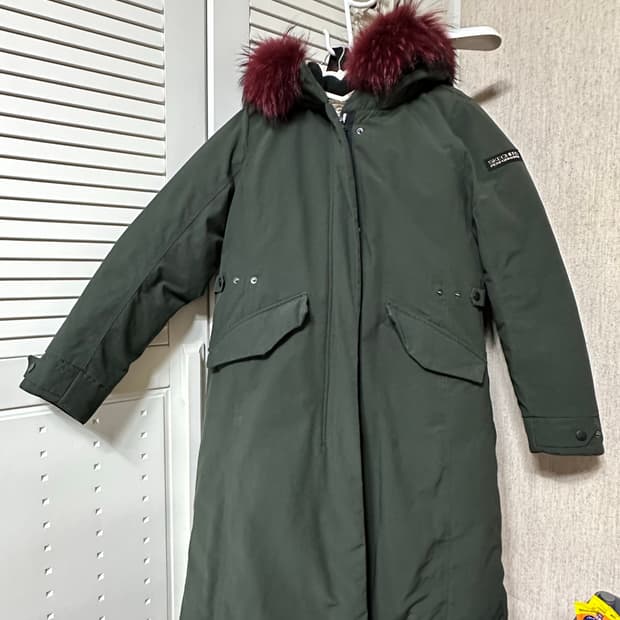 여성용 스케쳐스 롱 구스다운 너구리퍼 모자 롱 패딩 A급 +착샷 있음