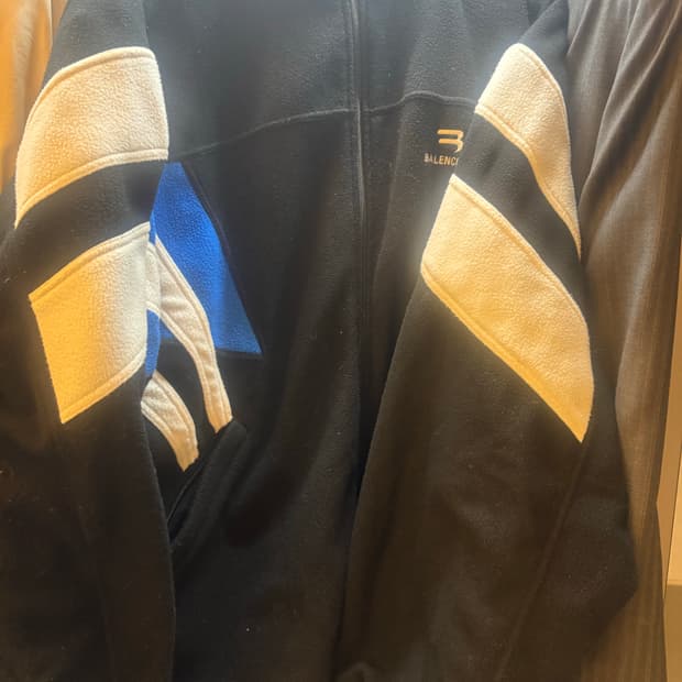 발렌시아가 후리스 트랙수트 150 판매합니다 m