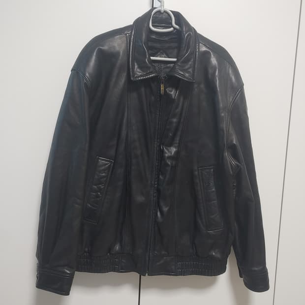 입생로랑  남성 리얼양가죽 자켓 내피있음. -105사이즈