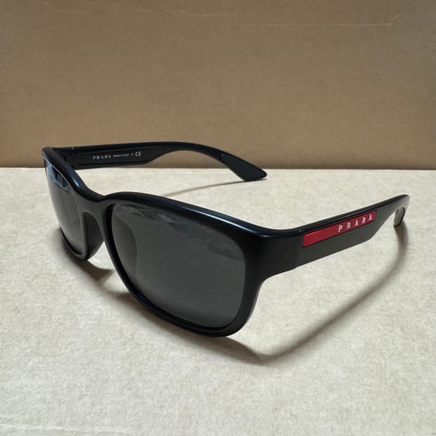 PRADa Linea Rossa sunglasses sps05v-f