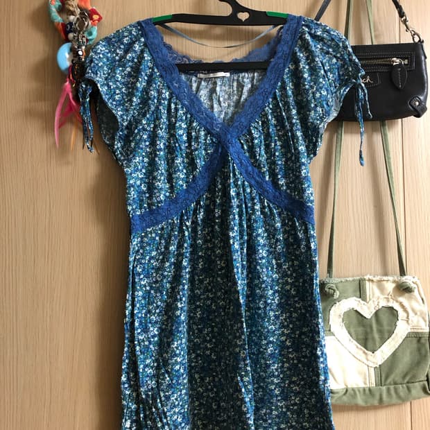 Floral lace top