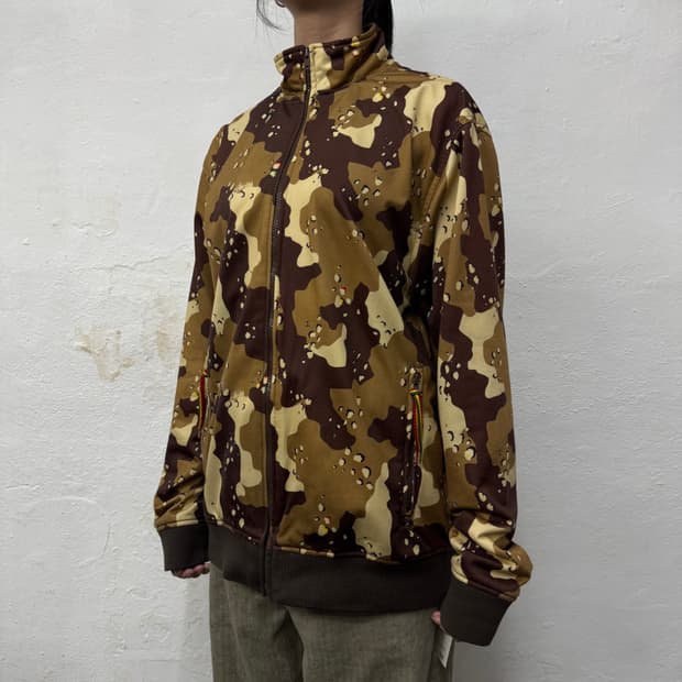 스투시(STUSSY) 브라운 초콜릿칩 카모플라주 폴리에스터 하이넥 트랙탑