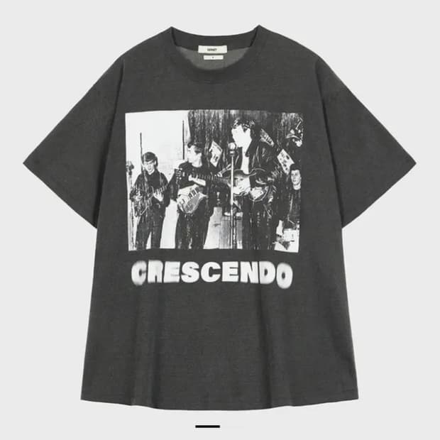 다이닛 Crescendo 프린팅 반팔 티셔츠 차콜
