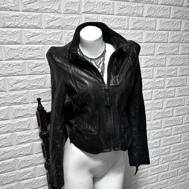 인시젼 크롭 램스킨 자켓