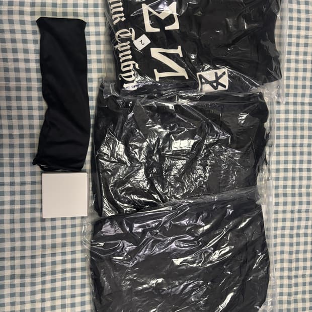 칸예 문학 머천 떨이합니다