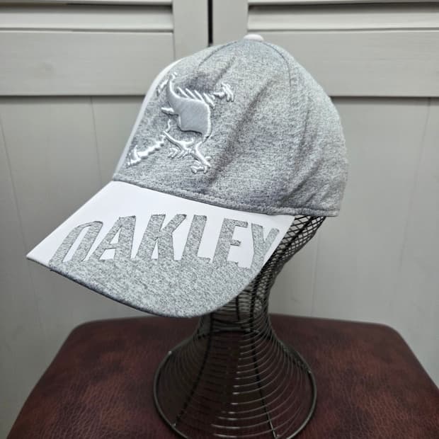 오클리 로고 볼캡